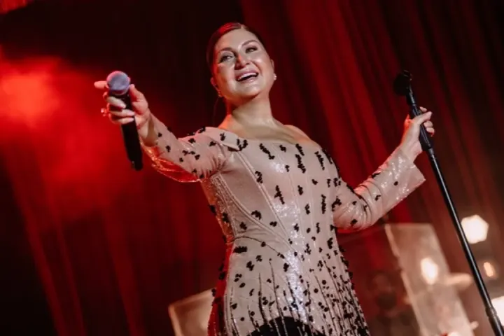 Sibel Can, Harbiye'de Müzikseverlere Unutulmaz Bir Konser Verdi.