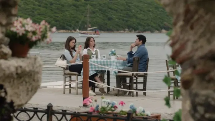 GoTürkiye’den Yeni Mini Dizi Hamlesi: “Aşk Tadında” İzmir’de Sete Çıktı