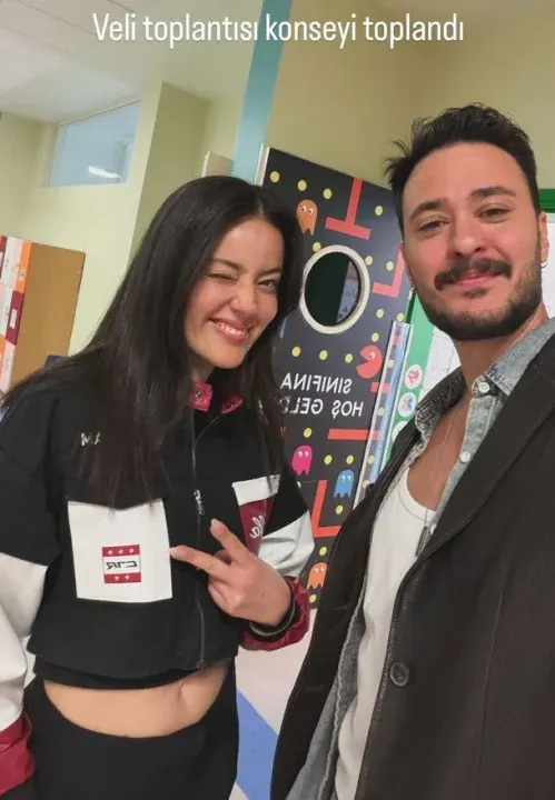 Pelin Akil ve Anıl Altan Veli Toplantısında Bir Araya Geldi