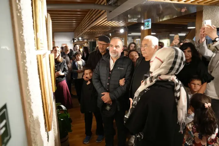 Konya'da Geleneksel Ebru Sanatı Sergisi Ziyaretçilerle Buluştu