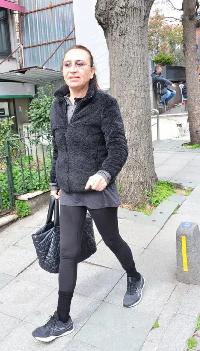 Demet Akbağ Nişantaşı’nda Görüntülendi: “Sokakta Röportaj Vermiyorum”