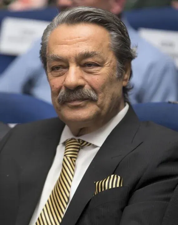 Kadir İnanır'ın Vasiyeti Açılıyor: Mirasının Kimlere Kalacağı Belli Olacak