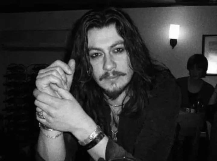 Rock Müziğin Zamansız Efsanesi: Barış Akarsu Doğum Gününde Şarkılarıyla Ortalığı Sallıyor!