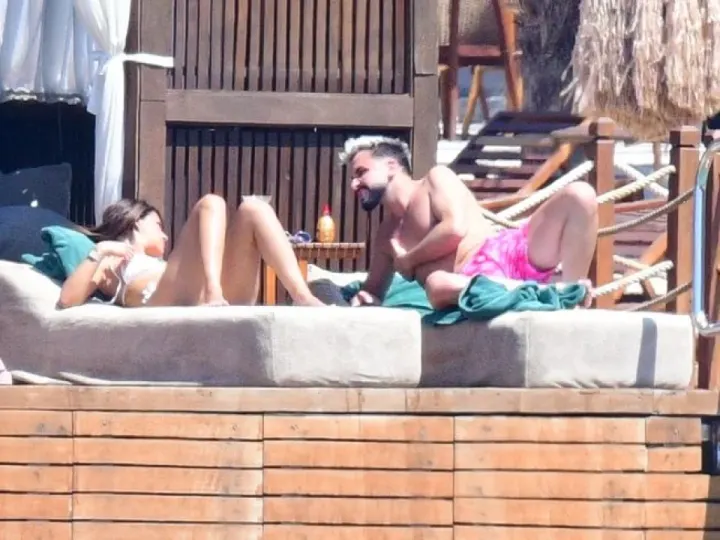 Sefo ve Çağla Boz Bodrum’da Birlikte Görüntülendi! Aşk İddiaları Yeniden Gündemde