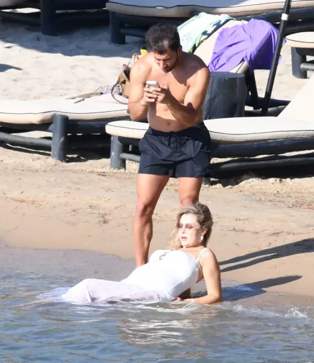 Gamze Erçel'den Bodrum Tatilinde Hamilelik Pozları! Eşi Caner Yıldırım Fotoğrafladı