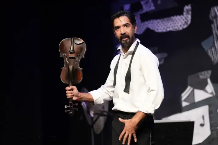 "Maltepe Tiyatro Festivali'nde 'Çarpışma' Adlı Oyun Sahnelendi"