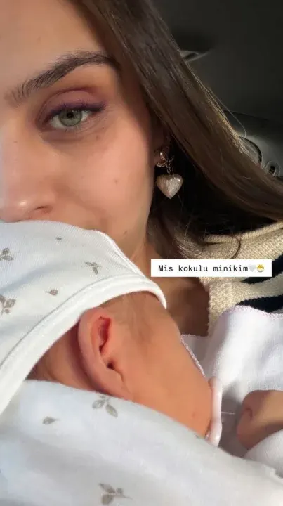 Amine Gülşe’den Kızı Elisa ile Yeni Kare: Anne-Kız Pozu Beğeni Topladı
