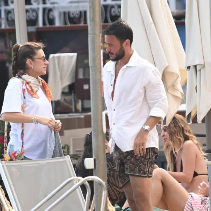 Anıl Altan, Akyaka Tatilinde Objektiflere Takıldı