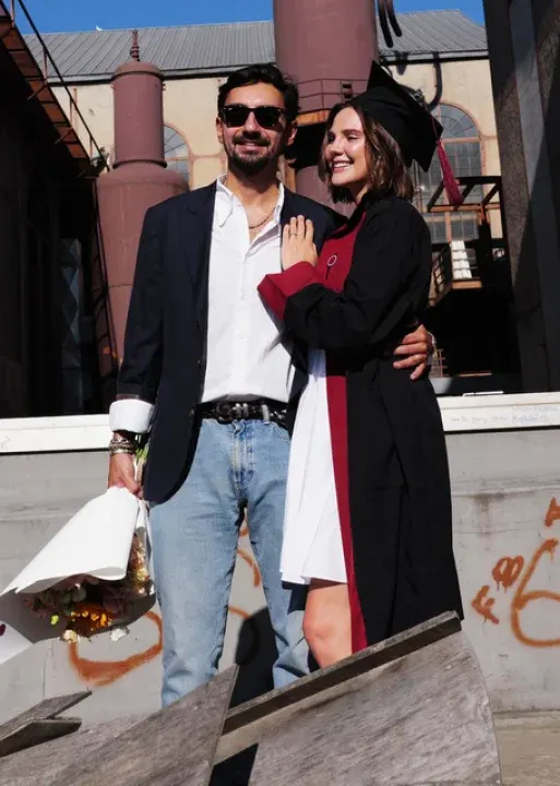 Alina Boz Üniversiteden Mezun Oldu! Diploma Sevincini Ailesi ve Eşiyle Paylaştı