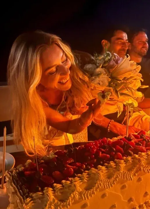 Kenan İmirzalıoğlu’ndan Sinem Kobal’a Romantik Doğum Günü Sürprizi