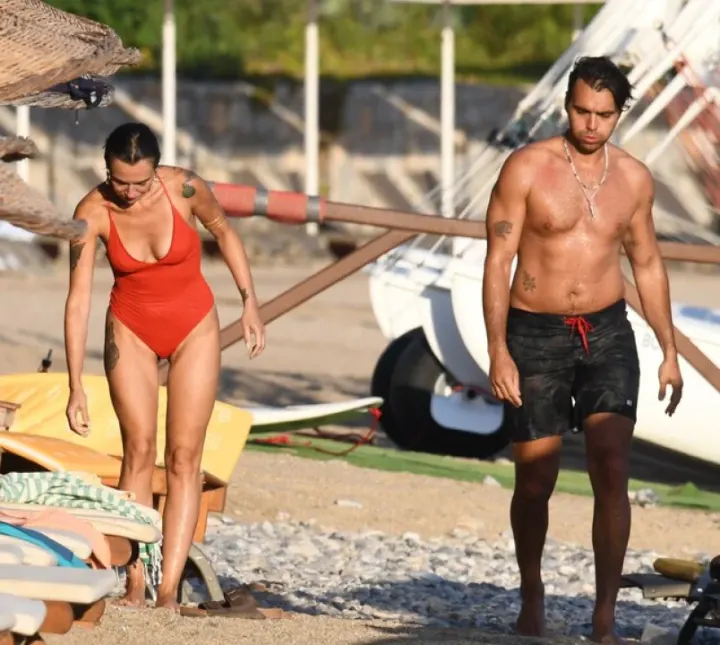 Birce Akalay ve Hakan Kurtaş’ın Bodrum Tatili Kameralara Yansıdı