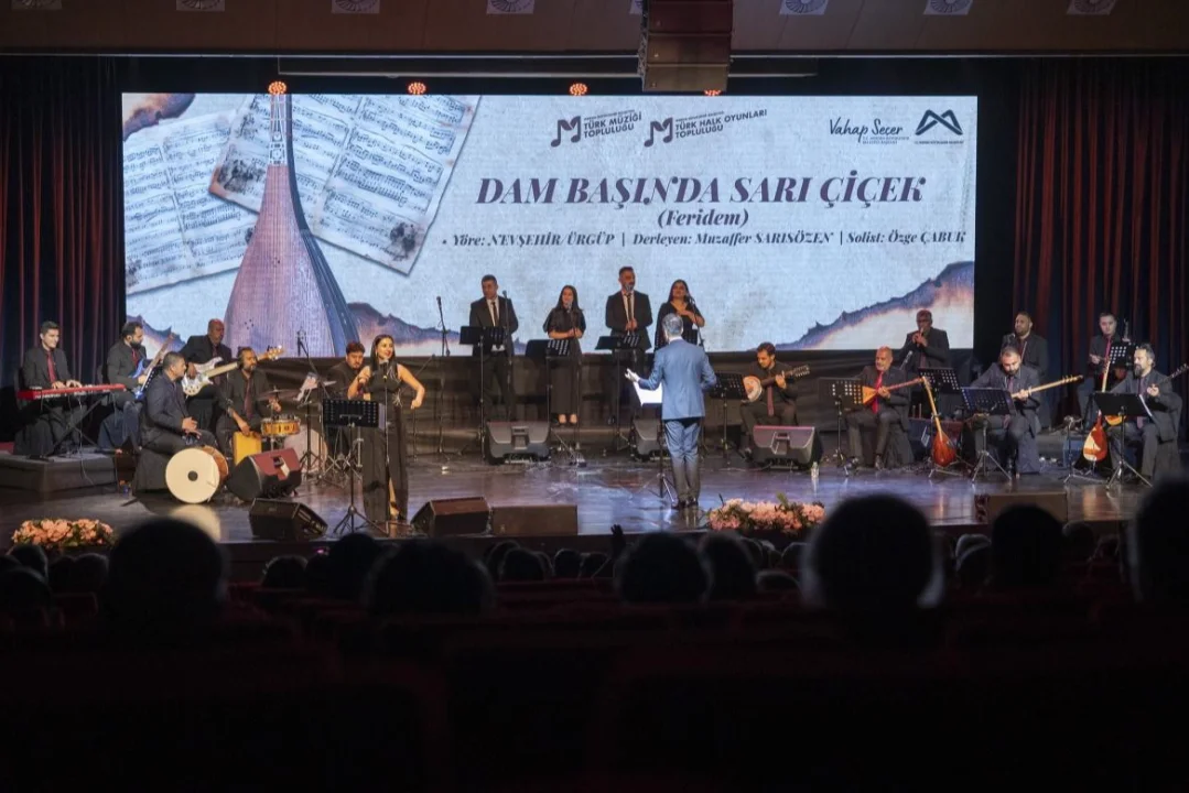 Mersin Büyükşehir Belediyesi Türk Müziği Orkestrası, Renkli Bir Konserle Dinleyicilerle Buluştu