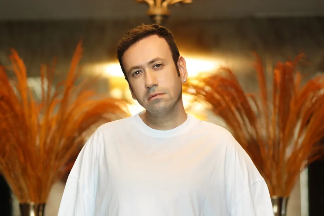 Murat Dalkılıç, Sahne ve Medya Yönetimini artık Özgür Aras'a Bıraktı.