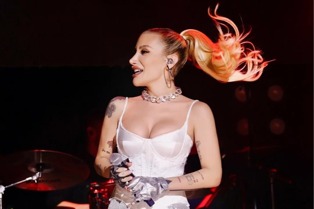 Sezen Aksu, İrem Derici için özel bir şarkı hazırladı.