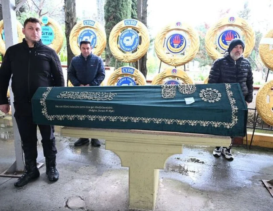 Hande Yener’den Erol Köse’ye Duygusal Veda: “Keşke Böyle Olmasaydı”