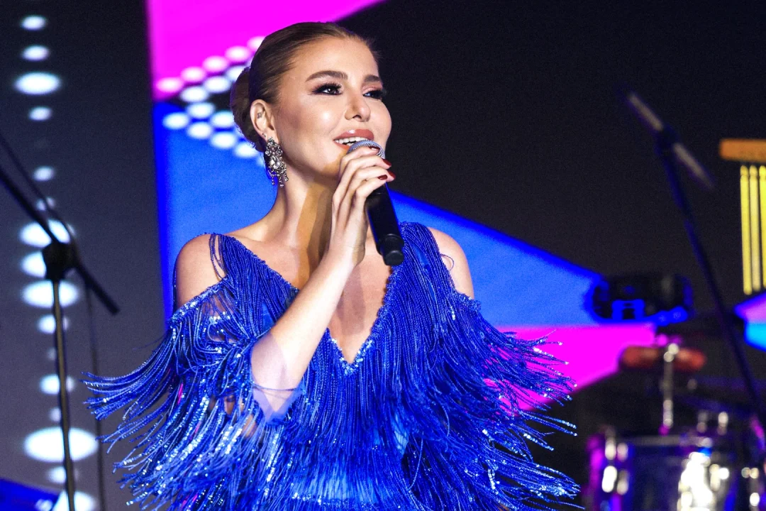 Gülben Ergen Antalya'da Muhteşem Bir Konser Verdi