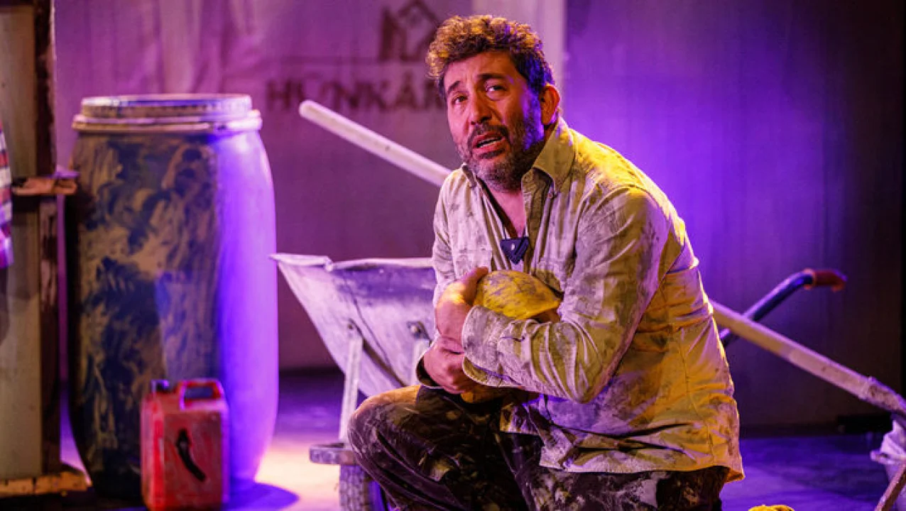 Emre Kınay’dan Oyunculuk Yorumu: “Oyunculuk Biraz Deliliktir”