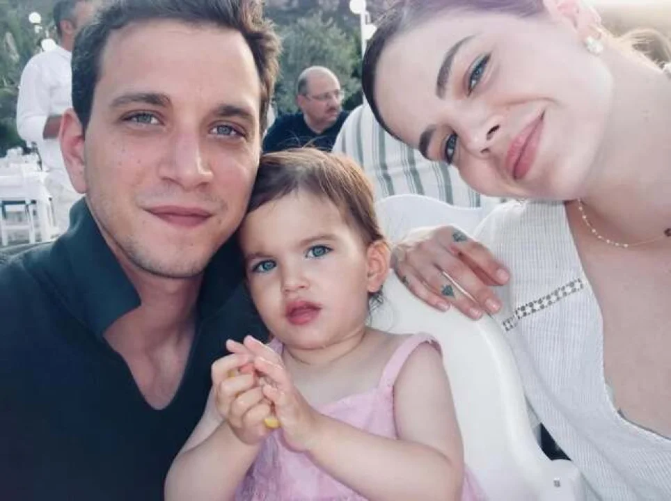 Lara Paşalı’dan Dikkat Çeken Hamle: Düğün Fotoğraflarını Sildi