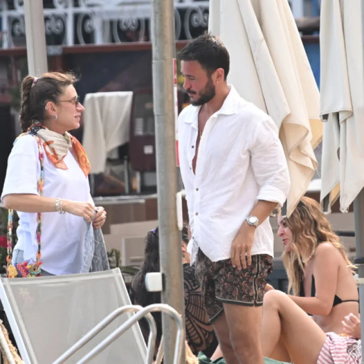 Anıl Altan, Akyaka Tatilinde Objektiflere Takıldı