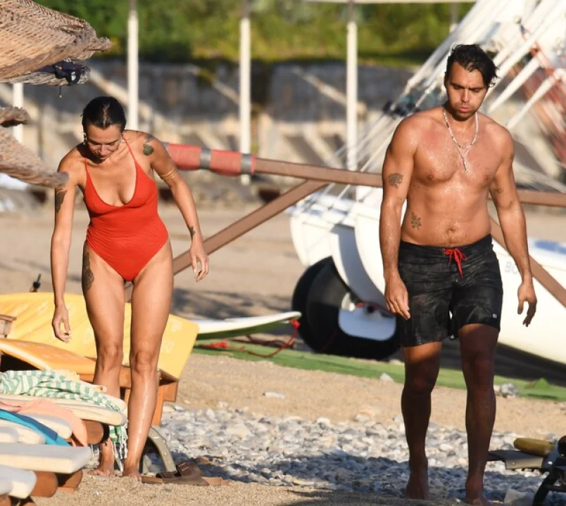 Birce Akalay ve Hakan Kurtaş’ın Bodrum Tatili Kameralara Yansıdı