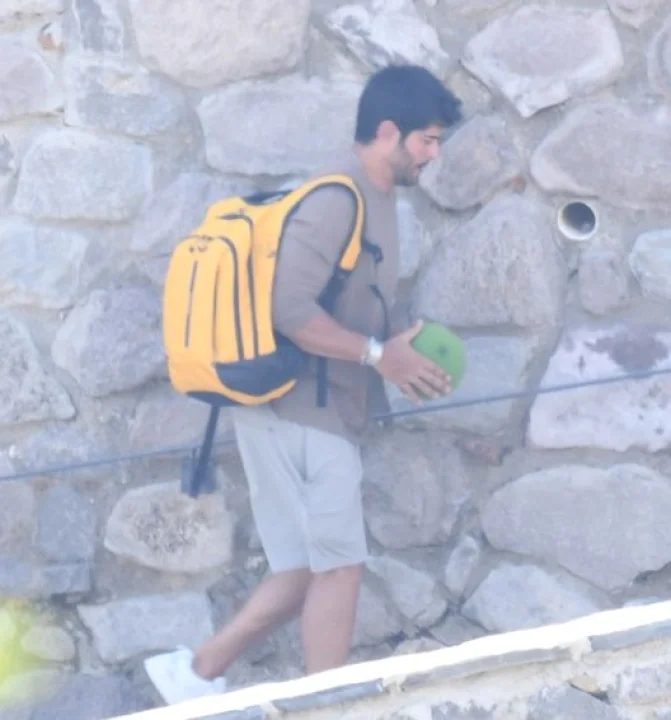 Burak Özçivit Spora Başladı: Antrenman Sonrası Bodrum'da Görüntülendi