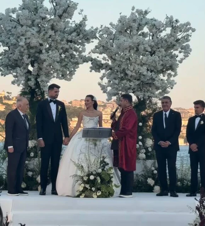 Ersin Destanoğlu Evlendi: Ünlü Kaleci Neşe Sevdik Kurtovic ile Dünyaevine Girdi