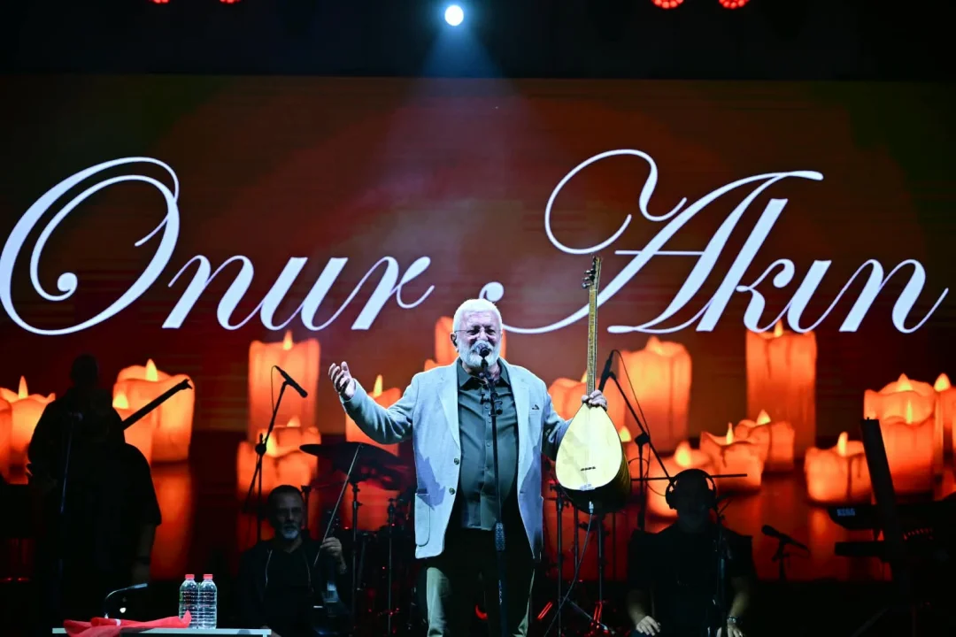 Kula’da Kurtuluş Haftası, Onur Akın Konseri ile Son Buldu