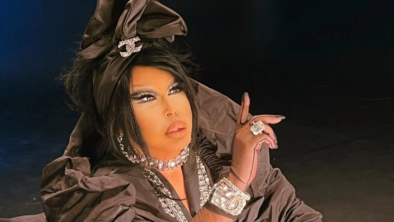 Bülent Ersoy, playback yapanları eleştirdi.