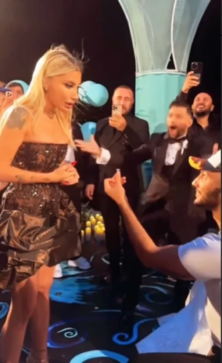 İrem Derici’ye Düğünde Romantik Evlilik Teklifi