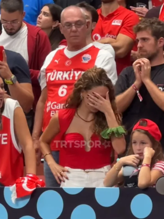 Ebru Şahin’in Gözyaşları: Cedi Osman’a Duygusal Destek