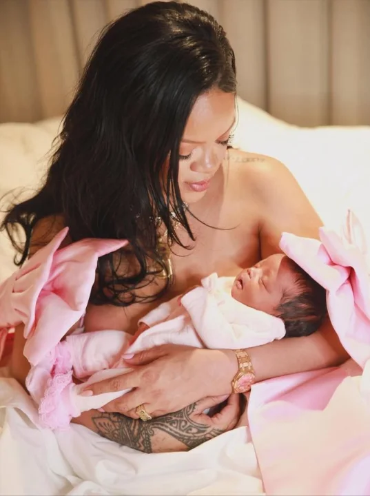 Rihanna Üçüncü Çocuğunu Dünyaya Getirdi