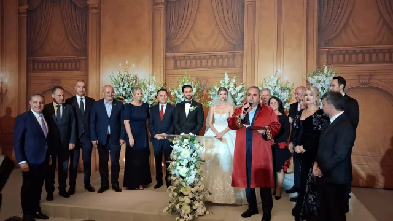 Ankara’da Siyaset ve İş Dünyasını Buluşturan YouTuber Düğünü